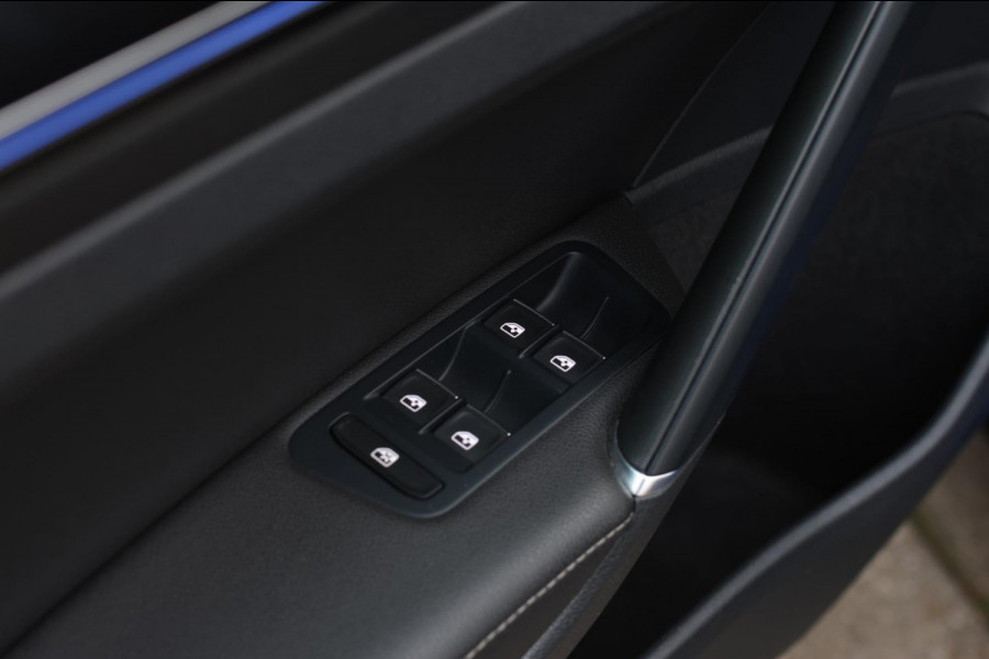 Volkswagen Golf 2.0 TSI 4Motion R *Akra*Pano*DCC*Dynaudio*Camera*