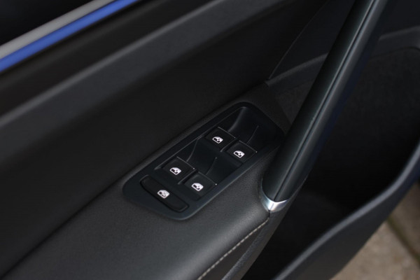 Volkswagen Golf 2.0 TSI 4Motion R *Akra*Pano*DCC*Dynaudio*Camera*