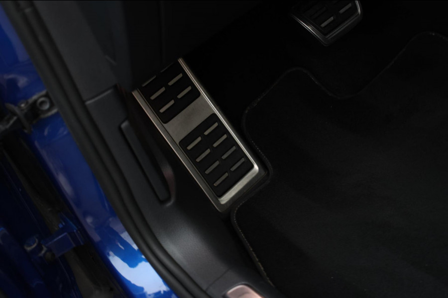 Volkswagen Golf 2.0 TSI 4Motion R *Akra*Pano*DCC*Dynaudio*Camera*