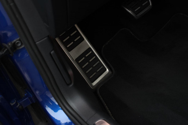 Volkswagen Golf 2.0 TSI 4Motion R *Akra*Pano*DCC*Dynaudio*Camera*