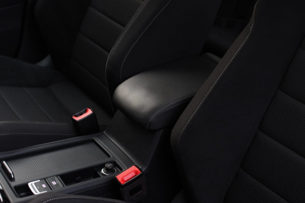 Volkswagen Golf 2.0 TSI 4Motion R *Akra*Pano*DCC*Dynaudio*Camera*