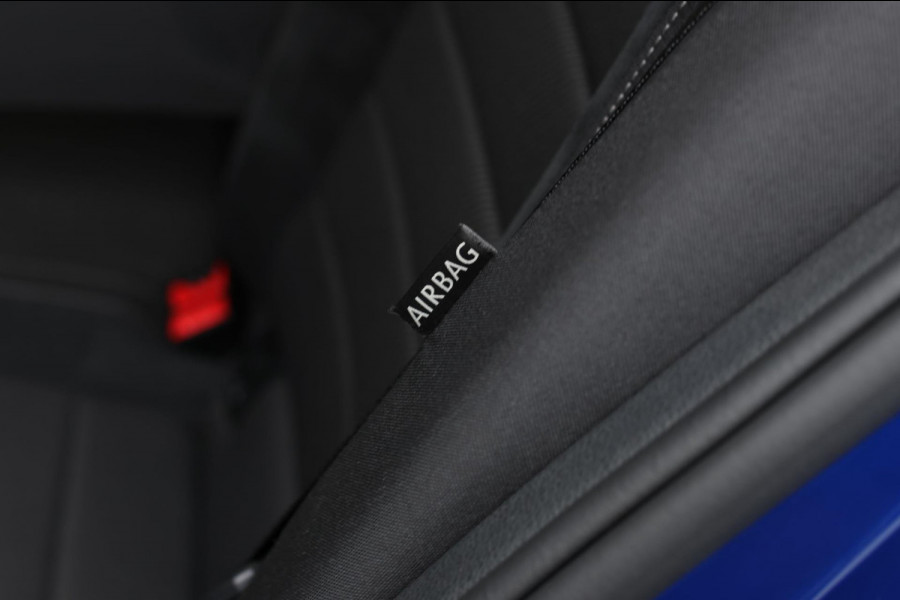 Volkswagen Golf 2.0 TSI 4Motion R *Akra*Pano*DCC*Dynaudio*Camera*