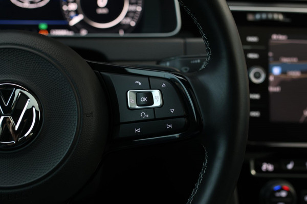 Volkswagen Golf 2.0 TSI 4Motion R *Akra*Pano*DCC*Dynaudio*Camera*