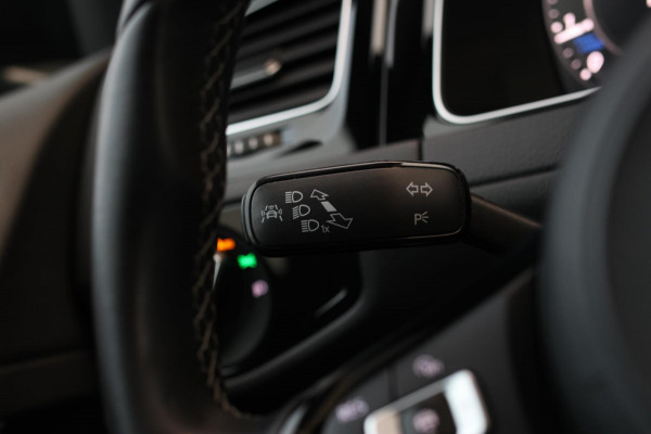 Volkswagen Golf 2.0 TSI 4Motion R *Akra*Pano*DCC*Dynaudio*Camera*