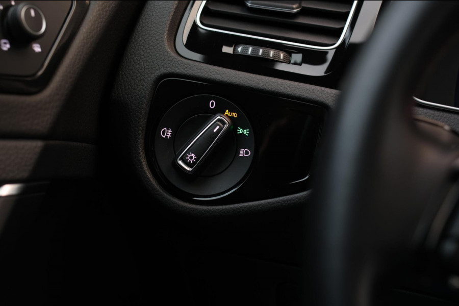 Volkswagen Golf 2.0 TSI 4Motion R *Akra*Pano*DCC*Dynaudio*Camera*