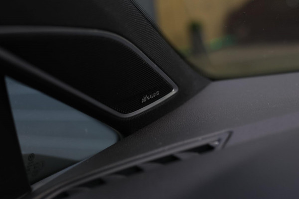 Volkswagen Golf 2.0 TSI 4Motion R *Akra*Pano*DCC*Dynaudio*Camera*