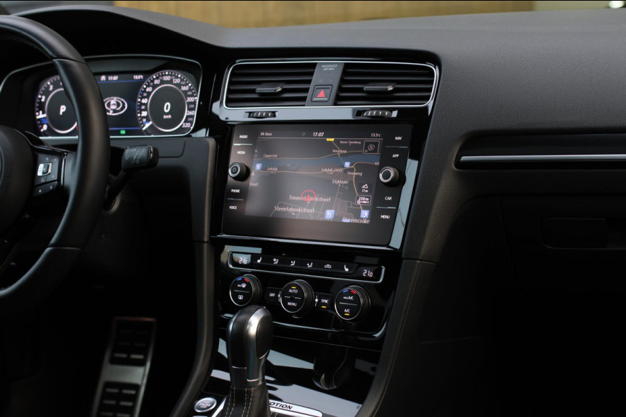 Volkswagen Golf 2.0 TSI 4Motion R *Akra*Pano*DCC*Dynaudio*Camera*