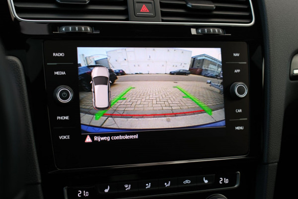 Volkswagen Golf 2.0 TSI 4Motion R *Akra*Pano*DCC*Dynaudio*Camera*