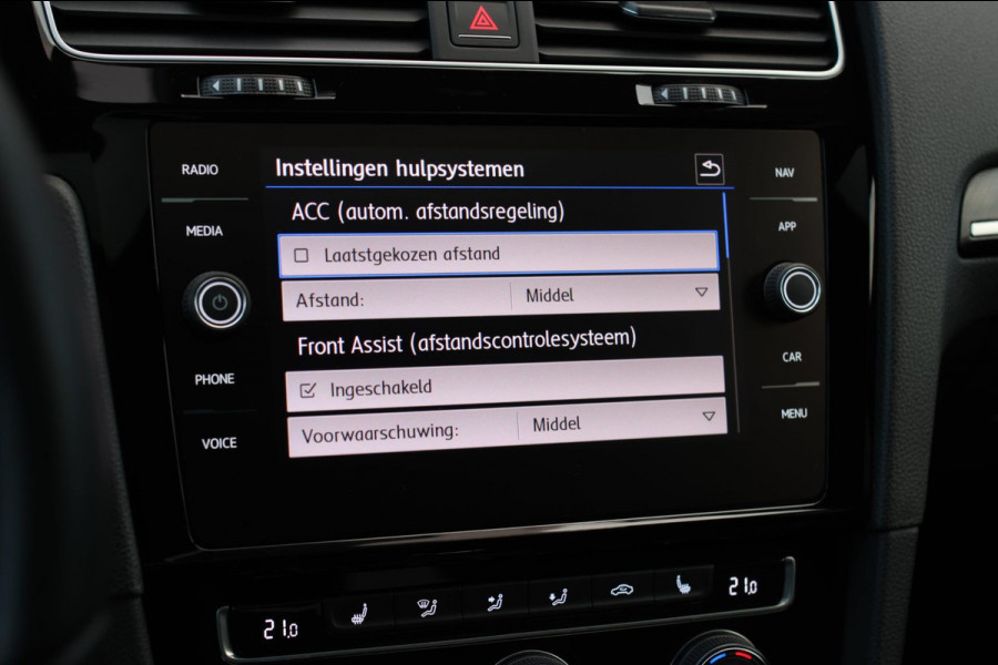 Volkswagen Golf 2.0 TSI 4Motion R *Akra*Pano*DCC*Dynaudio*Camera*