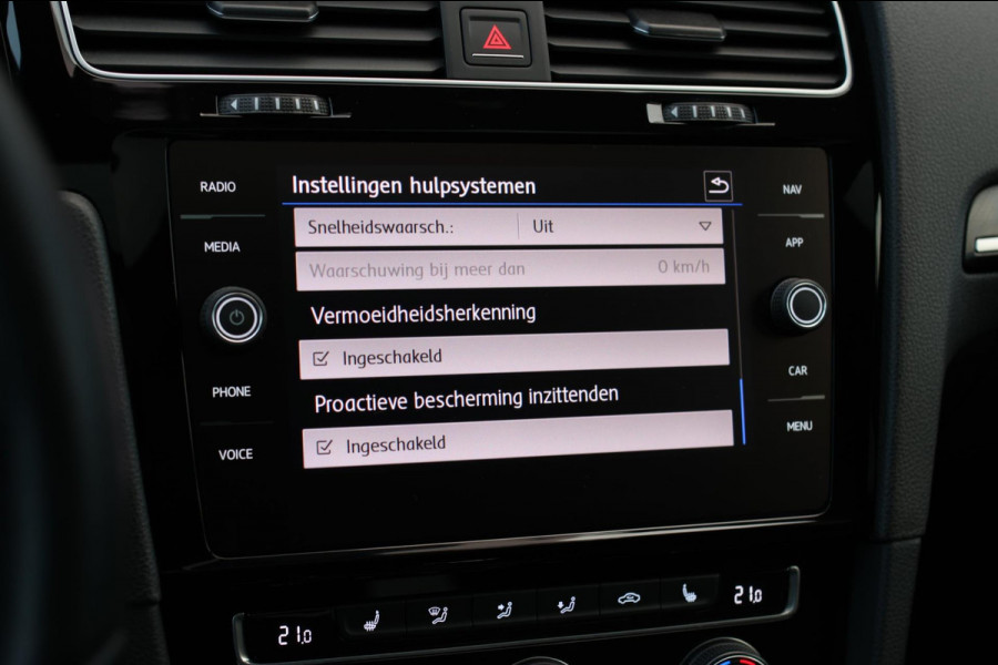 Volkswagen Golf 2.0 TSI 4Motion R *Akra*Pano*DCC*Dynaudio*Camera*