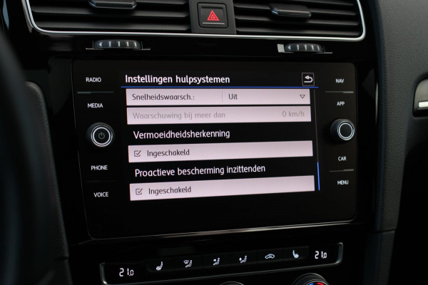 Volkswagen Golf 2.0 TSI 4Motion R *Akra*Pano*DCC*Dynaudio*Camera*