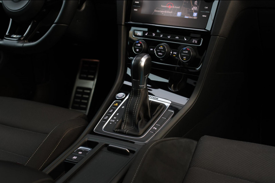 Volkswagen Golf 2.0 TSI 4Motion R *Akra*Pano*DCC*Dynaudio*Camera*