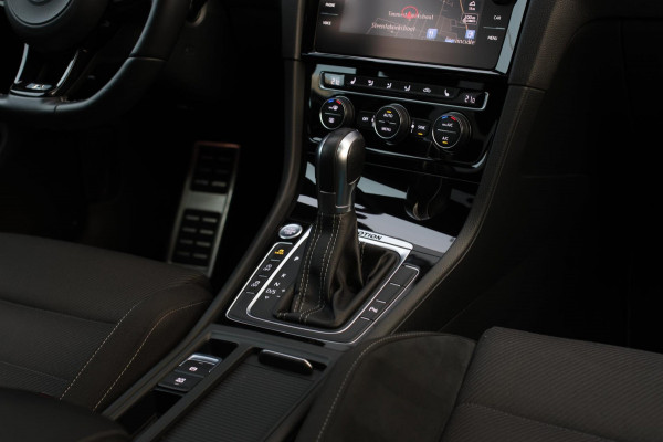 Volkswagen Golf 2.0 TSI 4Motion R *Akra*Pano*DCC*Dynaudio*Camera*