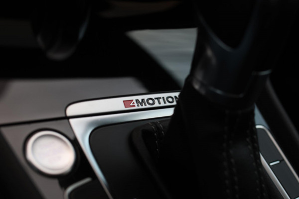 Volkswagen Golf 2.0 TSI 4Motion R *Akra*Pano*DCC*Dynaudio*Camera*