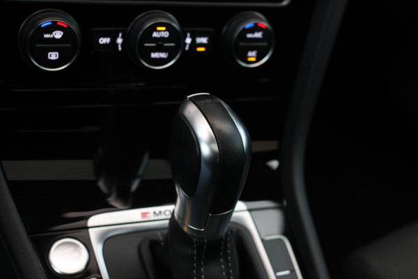 Volkswagen Golf 2.0 TSI 4Motion R *Akra*Pano*DCC*Dynaudio*Camera*