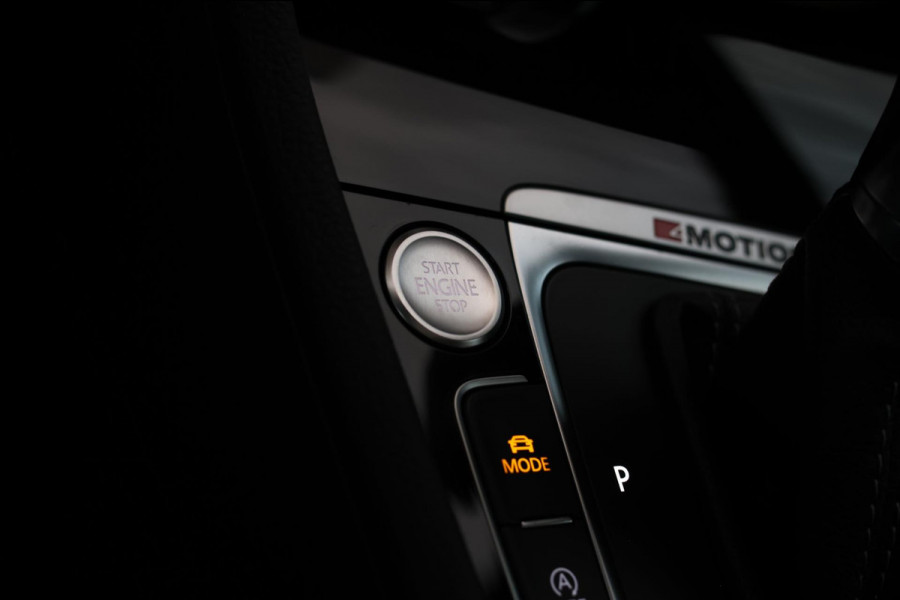 Volkswagen Golf 2.0 TSI 4Motion R *Akra*Pano*DCC*Dynaudio*Camera*