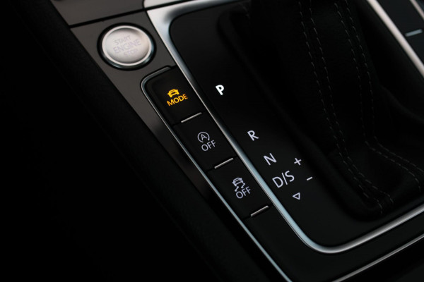 Volkswagen Golf 2.0 TSI 4Motion R *Akra*Pano*DCC*Dynaudio*Camera*