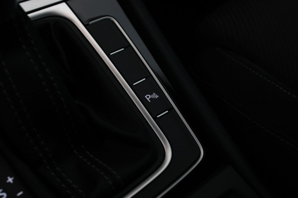 Volkswagen Golf 2.0 TSI 4Motion R *Akra*Pano*DCC*Dynaudio*Camera*