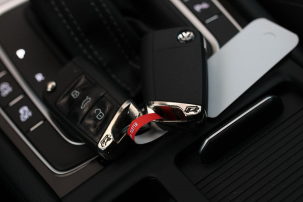 Volkswagen Golf 2.0 TSI 4Motion R *Akra*Pano*DCC*Dynaudio*Camera*