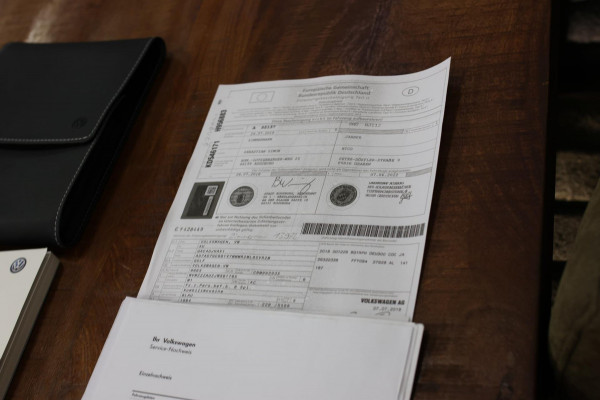 Volkswagen Golf 2.0 TSI 4Motion R *Akra*Pano*DCC*Dynaudio*Camera*