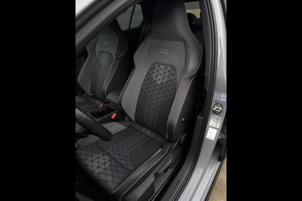 Volkswagen Golf 1.5 eTSI 3x R-Line CarPlay Camera