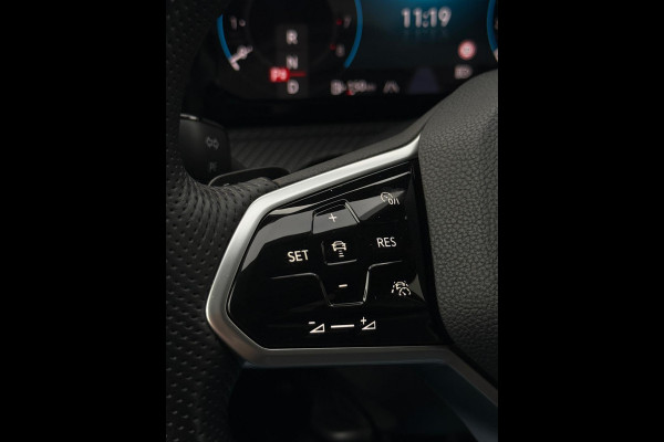 Volkswagen Golf 1.5 eTSI 3x R-Line CarPlay Camera