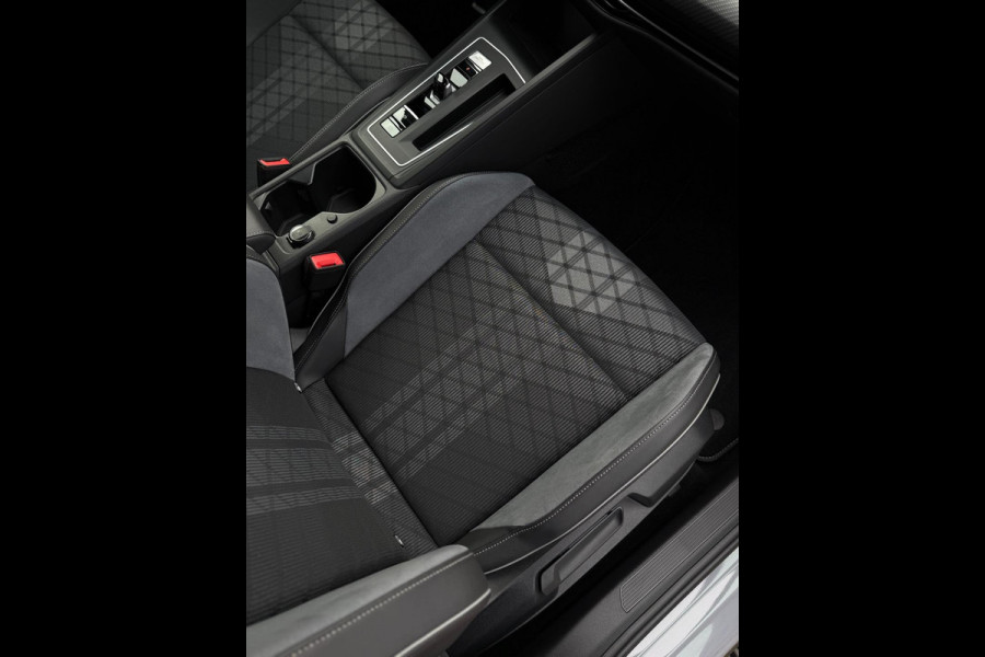 Volkswagen Golf 1.5 eTSI 3x R-Line CarPlay Camera