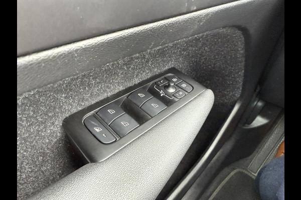 Volvo XC40 1.5 T4 Recharge R-Design | ZUID | 210pk | Parking pack| Draadloos opladen | PHEV | 1.800kg Trekgewicht