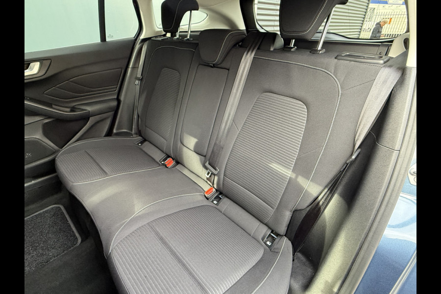 Ford FOCUS Wagon BWJ 2019 | 1.5TDCI 120PK Titanium AUTOMAAT | CAMERA | FULL LED | CLIMA | NAVI | CARPLAY | PRIVACY GLASS | AD CRUISE |