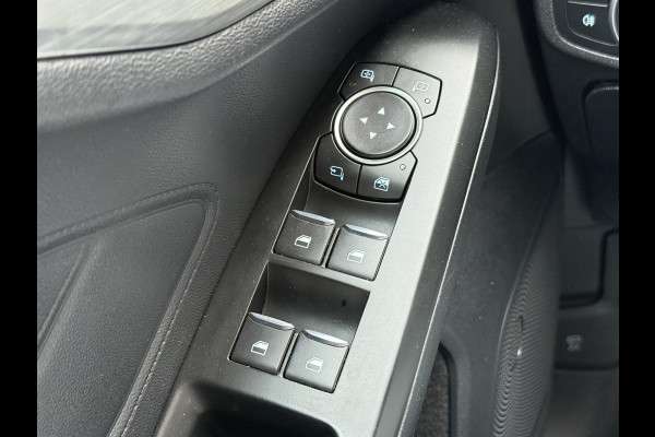 Ford FOCUS Wagon BWJ 2019 | 1.5TDCI 120PK Titanium AUTOMAAT | CAMERA | FULL LED | CLIMA | NAVI | CARPLAY | PRIVACY GLASS | AD CRUISE |