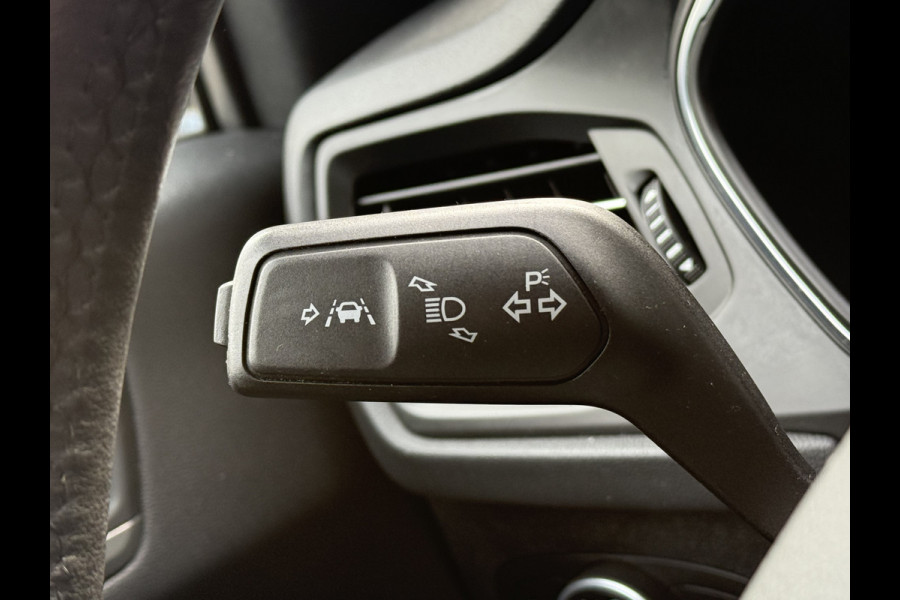 Ford FOCUS Wagon BWJ 2019 | 1.5TDCI 120PK Titanium AUTOMAAT | CAMERA | FULL LED | CLIMA | NAVI | CARPLAY | PRIVACY GLASS | AD CRUISE |