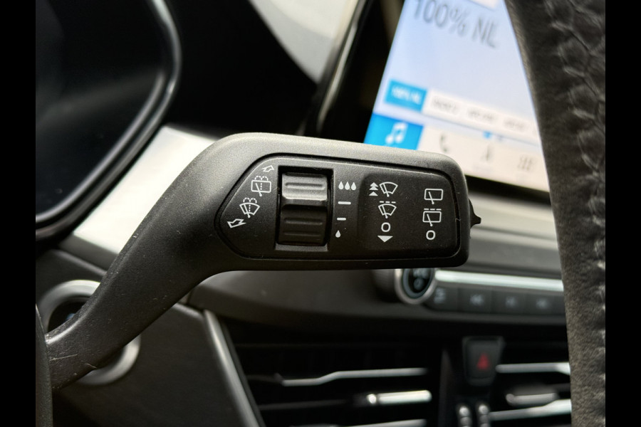 Ford FOCUS Wagon BWJ 2019 | 1.5TDCI 120PK Titanium AUTOMAAT | CAMERA | FULL LED | CLIMA | NAVI | CARPLAY | PRIVACY GLASS | AD CRUISE |