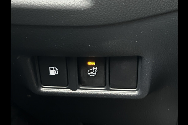 Toyota C-HR 2.0 Hybrid Bi-Tone | CarPlay | Camera | ACC | LED | DAB+ | Keyless | 18 inch