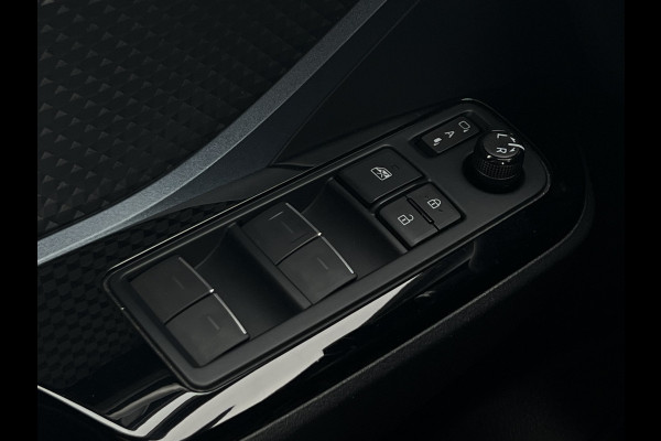 Toyota C-HR 2.0 Hybrid Bi-Tone | CarPlay | Camera | ACC | LED | DAB+ | Keyless | 18 inch