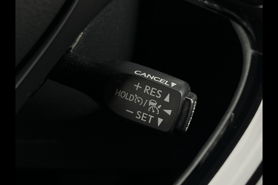 Toyota C-HR 2.0 Hybrid Bi-Tone | CarPlay | Camera | ACC | LED | DAB+ | Keyless | 18 inch