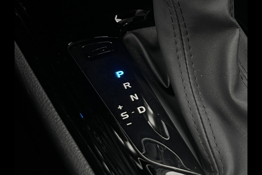 Toyota C-HR 2.0 Hybrid Bi-Tone | CarPlay | Camera | ACC | LED | DAB+ | Keyless | 18 inch