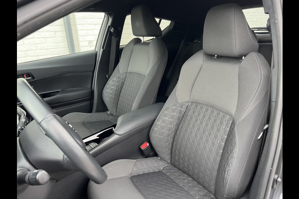 Toyota C-HR 2.0 Hybrid Bi-Tone | CarPlay | Camera | ACC | LED | DAB+ | Keyless | 18 inch