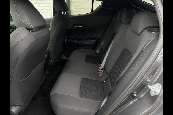 Toyota C-HR 2.0 Hybrid Bi-Tone | CarPlay | Camera | ACC | LED | DAB+ | Keyless | 18 inch