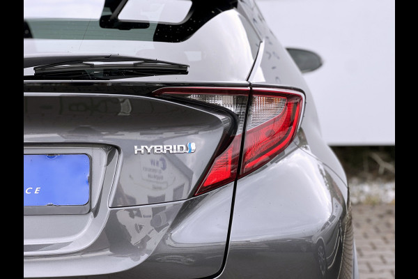Toyota C-HR 2.0 Hybrid Bi-Tone | CarPlay | Camera | ACC | LED | DAB+ | Keyless | 18 inch