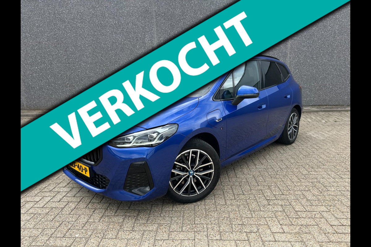 BMW 2 Serie Active Tourer 225e xDrive M-Pakket | HARMAN KARDON | TREKHAAK | PANO | BOMVOL | APK T/M 17-1-2027 | FABRIEKSGARANTIE