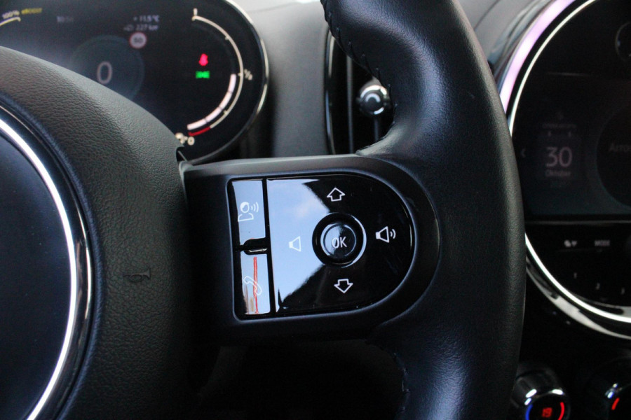 MINI Countryman 2.0 Cooper S E 220PK ALL4 CHILI | UNION JACK ACHTERLICHTEN | LEDEREN BEKLEDING | ELEKTRISCH BEDIENBARE VOORSTOELEN MET GEHEUGENFUNSCTIE OP DE BESTUURDERSSTOEL | STOEL/VOORRUIT VERWARMING | FULL LED KOPLAMPEN | DRAADLOZE APPLE CARPLAY/ANDROID AUTO | DRAADLOZE TELEFOONLADER | NAVIGATIE | EXTRA GETINTE ACHTERRUITEN | ZWART DAK | 18" LICHTMETALEN VELGEN BLACK 10 SPAAKS | ACHTERUITRIJ CAMERA | PARKEERSENSOREN VOOR EN ACHTER | CLIMATE CONTROL | KEYLESS ENTRY/START | HUD (HEAD UP DISPLAY) | ADAPTIVE CRUISE CONTROL | DAB+ RADIO | DONKERE HEMEL BEKLEDING |