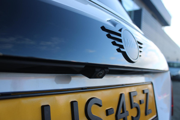 MINI Countryman 2.0 Cooper S E 220PK ALL4 CHILI | UNION JACK ACHTERLICHTEN | LEDEREN BEKLEDING | ELEKTRISCH BEDIENBARE VOORSTOELEN MET GEHEUGENFUNSCTIE OP DE BESTUURDERSSTOEL | STOEL/VOORRUIT VERWARMING | FULL LED KOPLAMPEN | DRAADLOZE APPLE CARPLAY/ANDROID AUTO | DRAADLOZE TELEFOONLADER | NAVIGATIE | EXTRA GETINTE ACHTERRUITEN | ZWART DAK | 18" LICHTMETALEN VELGEN BLACK 10 SPAAKS | ACHTERUITRIJ CAMERA | PARKEERSENSOREN VOOR EN ACHTER | CLIMATE CONTROL | KEYLESS ENTRY/START | HUD (HEAD UP DISPLAY) | ADAPTIVE CRUISE CONTROL | DAB+ RADIO | DONKERE HEMEL BEKLEDING |