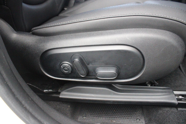 MINI Countryman 2.0 Cooper S E 220PK ALL4 CHILI | UNION JACK ACHTERLICHTEN | LEDEREN BEKLEDING | ELEKTRISCH BEDIENBARE VOORSTOELEN MET GEHEUGENFUNSCTIE OP DE BESTUURDERSSTOEL | STOEL/VOORRUIT VERWARMING | FULL LED KOPLAMPEN | DRAADLOZE APPLE CARPLAY/ANDROID AUTO | DRAADLOZE TELEFOONLADER | NAVIGATIE | EXTRA GETINTE ACHTERRUITEN | ZWART DAK | 18" LICHTMETALEN VELGEN BLACK 10 SPAAKS | ACHTERUITRIJ CAMERA | PARKEERSENSOREN VOOR EN ACHTER | CLIMATE CONTROL | KEYLESS ENTRY/START | HUD (HEAD UP DISPLAY) | ADAPTIVE CRUISE CONTROL | DAB+ RADIO | DONKERE HEMEL BEKLEDING |