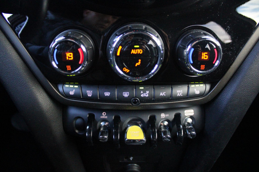 MINI Countryman 2.0 Cooper S E 220PK ALL4 CHILI | UNION JACK ACHTERLICHTEN | LEDEREN BEKLEDING | ELEKTRISCH BEDIENBARE VOORSTOELEN MET GEHEUGENFUNSCTIE OP DE BESTUURDERSSTOEL | STOEL/VOORRUIT VERWARMING | FULL LED KOPLAMPEN | DRAADLOZE APPLE CARPLAY/ANDROID AUTO | DRAADLOZE TELEFOONLADER | NAVIGATIE | EXTRA GETINTE ACHTERRUITEN | ZWART DAK | 18" LICHTMETALEN VELGEN BLACK 10 SPAAKS | ACHTERUITRIJ CAMERA | PARKEERSENSOREN VOOR EN ACHTER | CLIMATE CONTROL | KEYLESS ENTRY/START | HUD (HEAD UP DISPLAY) | ADAPTIVE CRUISE CONTROL | DAB+ RADIO | DONKERE HEMEL BEKLEDING |