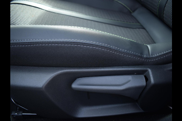 Peugeot 2008 1.2 Hybrid 136 GT ACHTERUITRIJCAMERA MET SENSOREN | NAVI & CARPAY | E.C.C. |