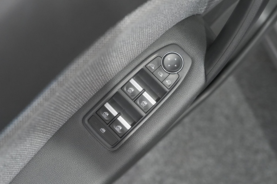 Renault Captur TCe 90 Techno | Nieuw Model | Camera | Navigatie | Apple Carplay | Pack Full Screen | 18 Inch Lichtmetalen Velgen