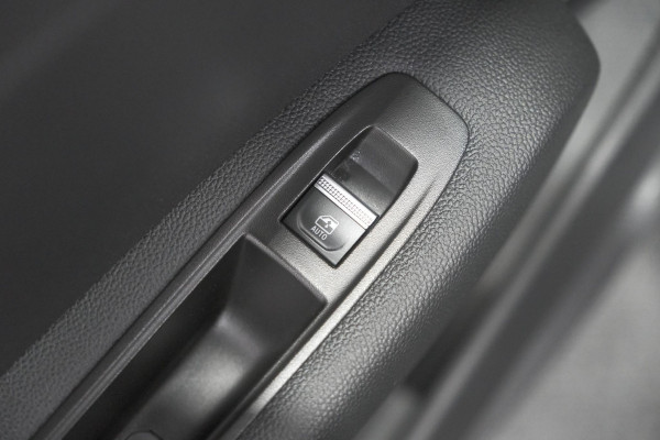 Renault Captur TCe 90 Techno | Nieuw Model | Camera | Navigatie | Apple Carplay | Pack Full Screen | 18 Inch Lichtmetalen Velgen