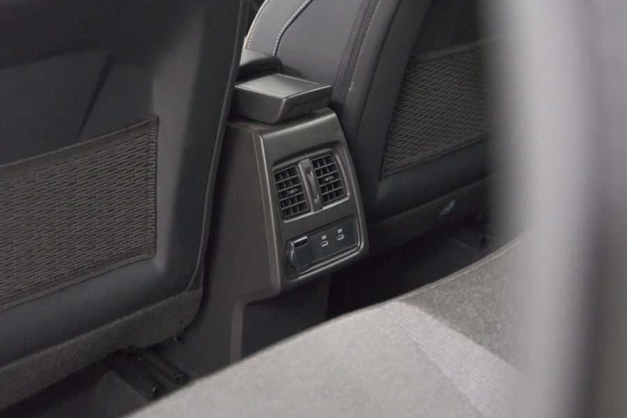 Renault Captur TCe 90 Techno | Nieuw Model | Camera | Navigatie | Apple Carplay | Pack Full Screen | 18 Inch Lichtmetalen Velgen