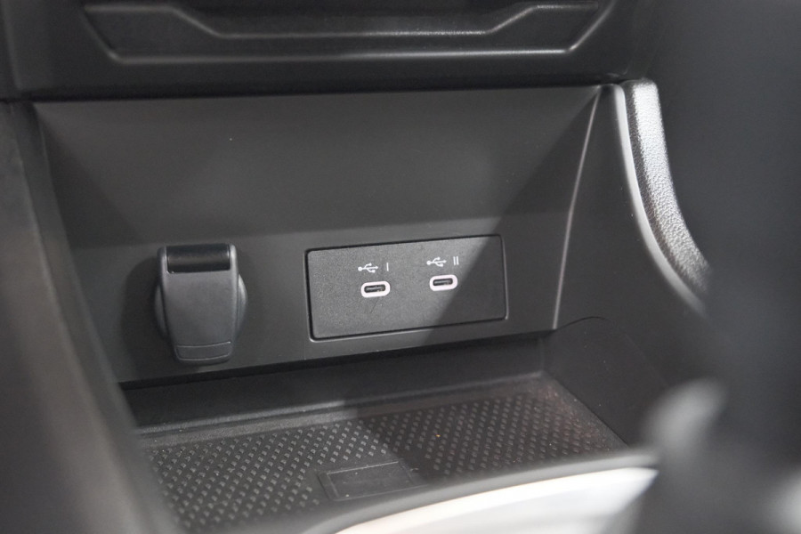 Renault Captur TCe 90 Techno | Nieuw Model | Camera | Navigatie | Apple Carplay | Pack Full Screen | 18 Inch Lichtmetalen Velgen