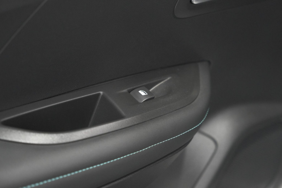 Peugeot 2008 PureTech 102 Allure Pack | Allseason Banden | Parkeersensoren | Apple Carplay